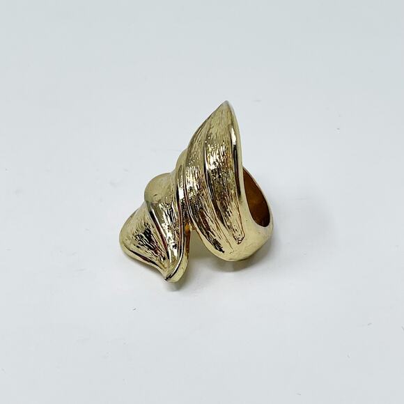 Boutique Gold Tone Twist Leaf Ring Size 7.75 Statement Chunky Cocktail Fashion - Picture 2 of 7